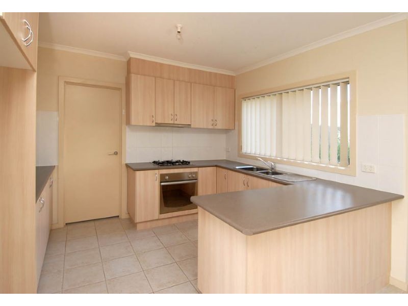 8/30-32 Papworth Place, Meadow Heights VIC 3048