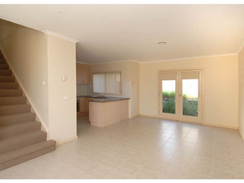 8/30-32 Papworth Place, Meadow Heights VIC 3048