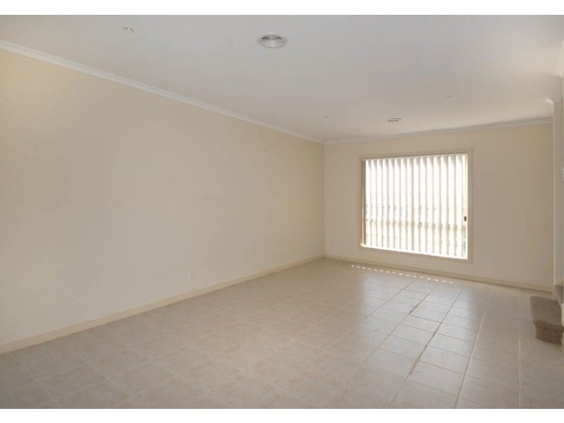 8/30-32 Papworth Place, Meadow Heights VIC 3048