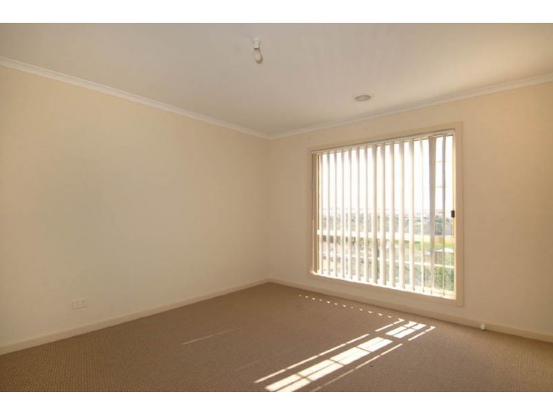 8/30-32 Papworth Place, Meadow Heights VIC 3048