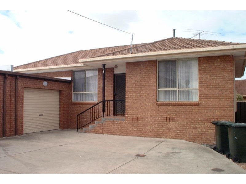 2/104 Malmsbury Drive, Meadow Heights VIC 3048