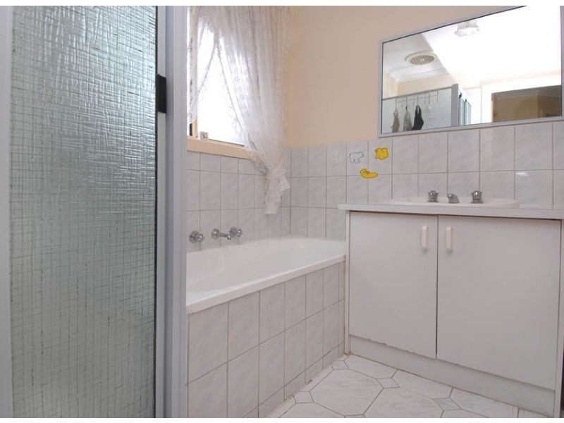 2/60 Ashleigh Crescent, Meadow Heights VIC 3048