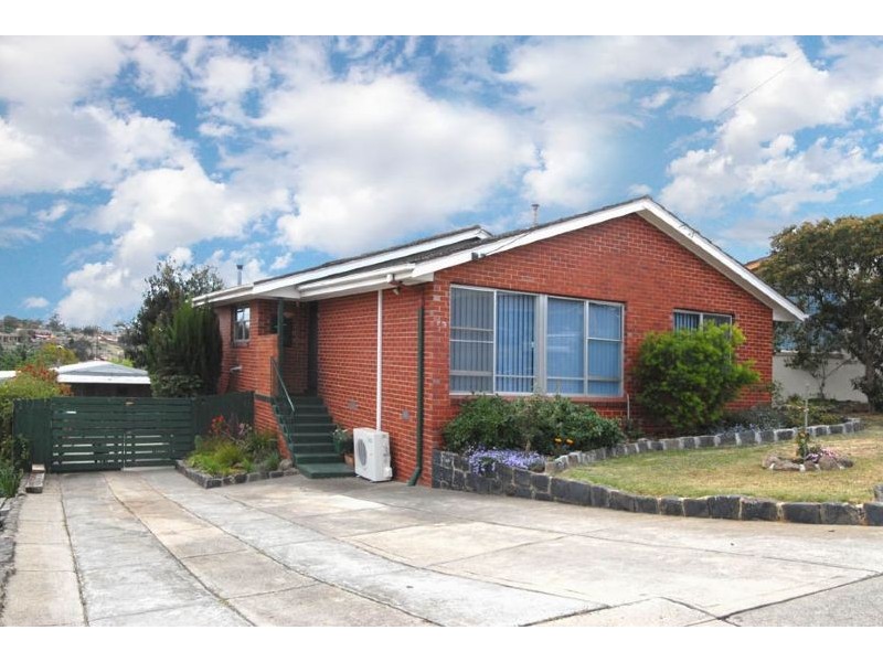 18 Rosebud Crescent, Broadmeadows VIC 3047