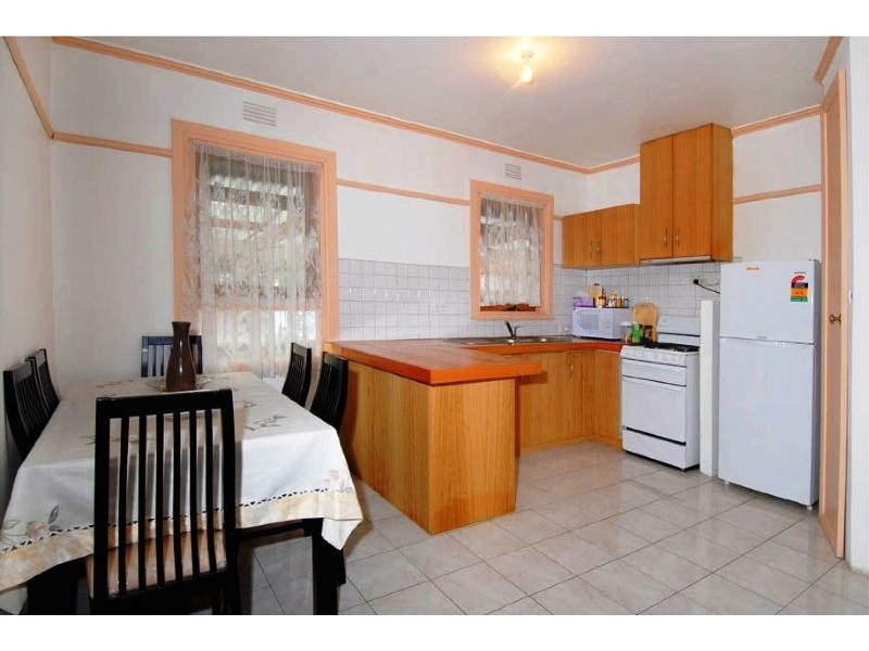 11 Kinnaird Street, Jacana VIC 3047