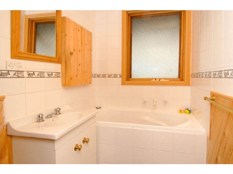 11 Kinnaird Street, Jacana VIC 3047