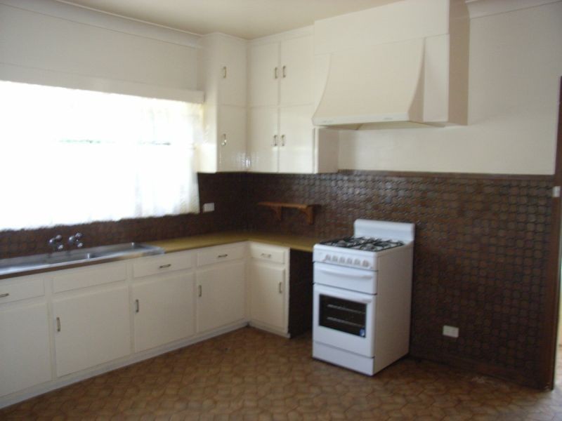 28 Curie Avenue, Oak Park VIC 3046