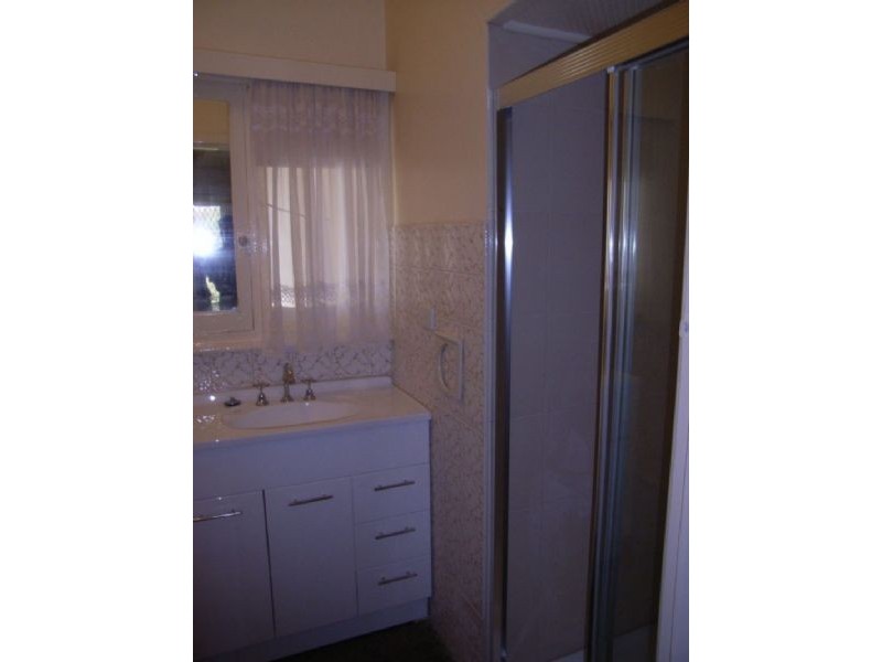 28 Curie Avenue, Oak Park VIC 3046