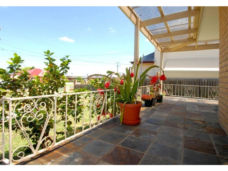94 Snell Grove, Oak Park VIC 3046