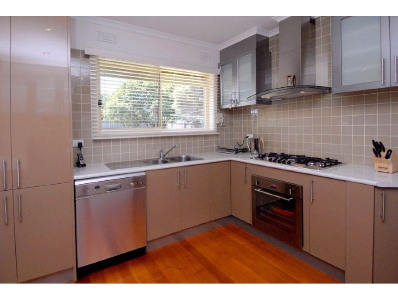 94 Snell Grove, Oak Park VIC 3046
