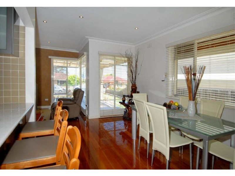 94 Snell Grove, Oak Park VIC 3046