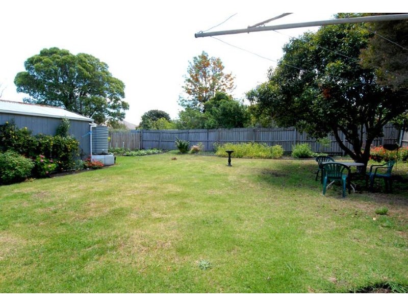 94 Snell Grove, Oak Park VIC 3046