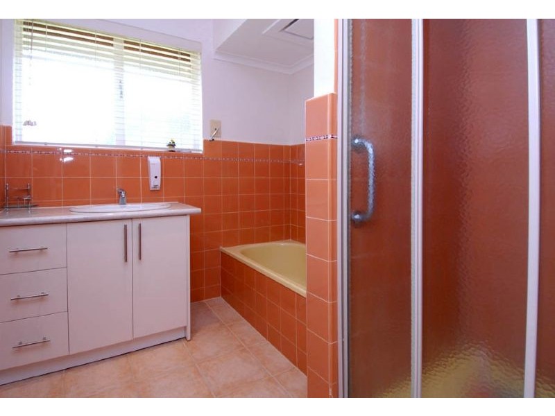 94 Snell Grove, Oak Park VIC 3046