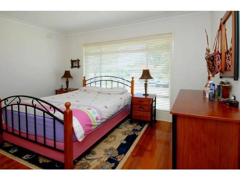 94 Snell Grove, Oak Park VIC 3046