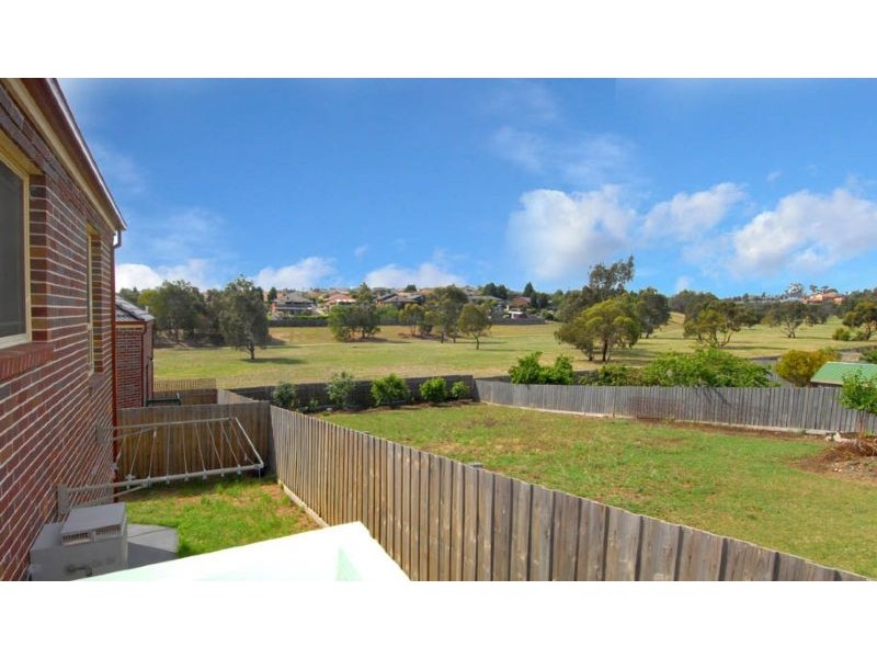 2/33 Nicholson Crescent, Meadow Heights VIC 3048