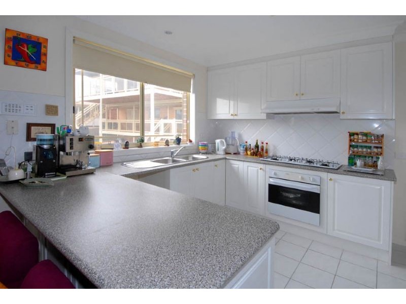 2/33 Nicholson Crescent, Meadow Heights VIC 3048