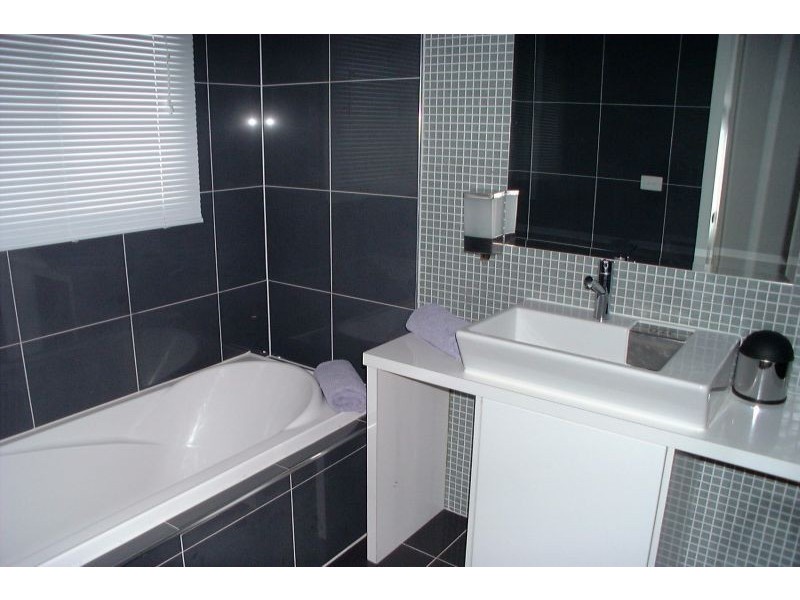 2/47 Maude Avenue, Glenroy VIC 3046