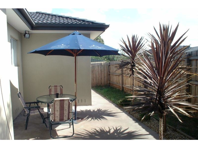 2/47 Maude Avenue, Glenroy VIC 3046