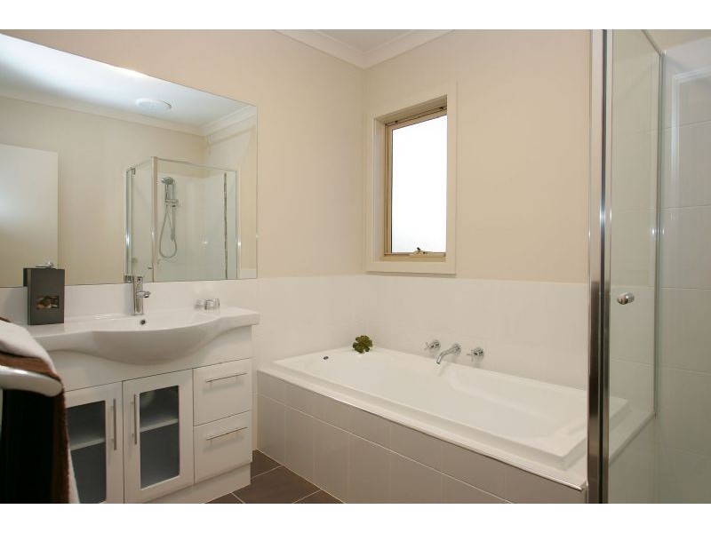 2/11 Danin Street, Pascoe Vale VIC 3044