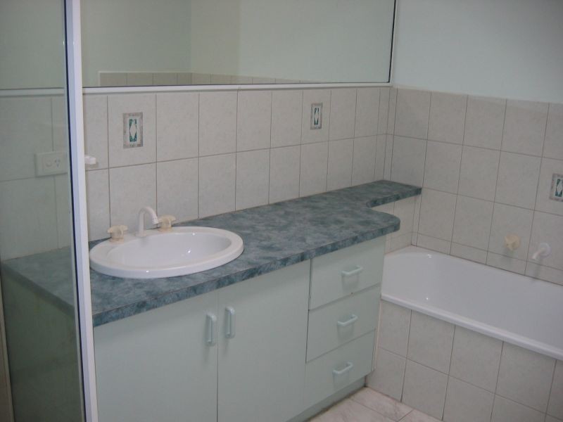 8 Perry Court, Roxburgh Park VIC 3064