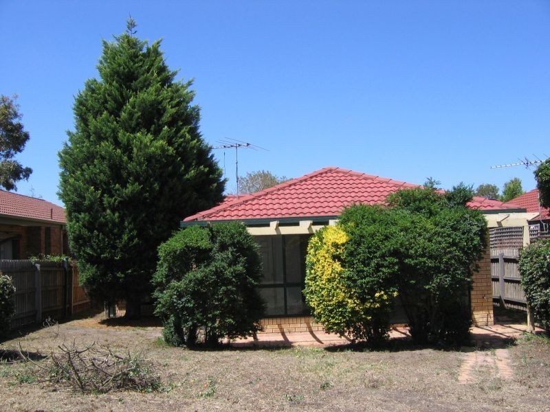 8 Perry Court, Roxburgh Park VIC 3064