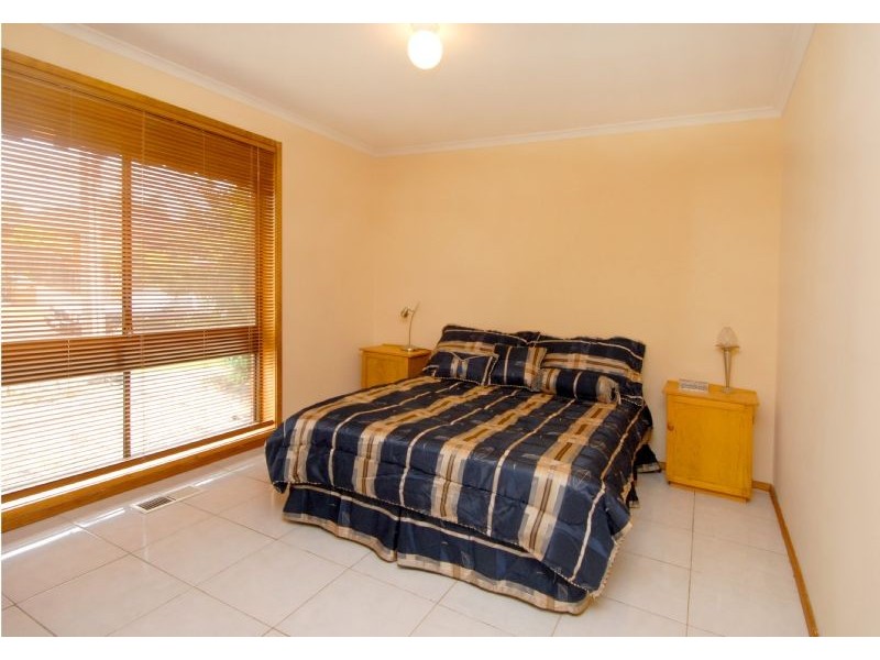 7 Freeland Grove, Jacana VIC 3047