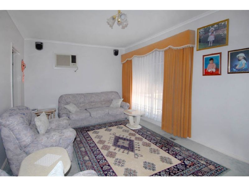 196 Railway Crescent , Dallas VIC 3047