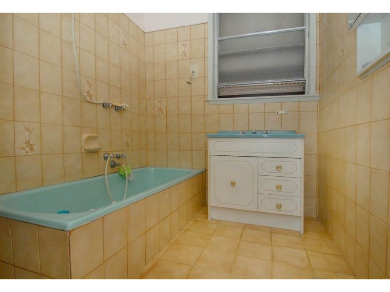 196 Railway Crescent , Dallas VIC 3047