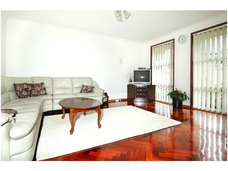 27 Hendricks Crescent, Jacana VIC 3047