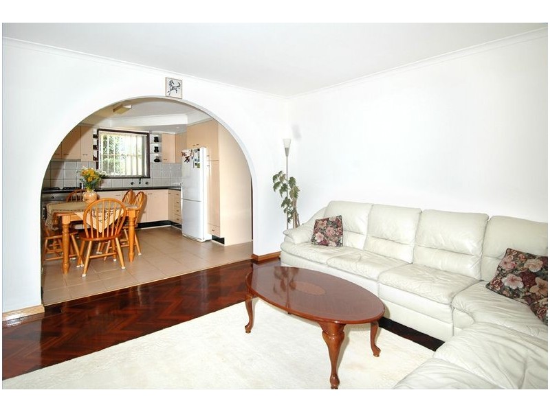 27 Hendricks Crescent, Jacana VIC 3047