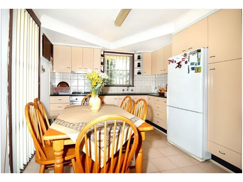 27 Hendricks Crescent, Jacana VIC 3047