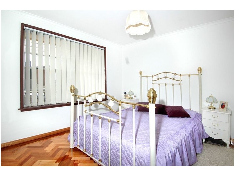 27 Hendricks Crescent, Jacana VIC 3047