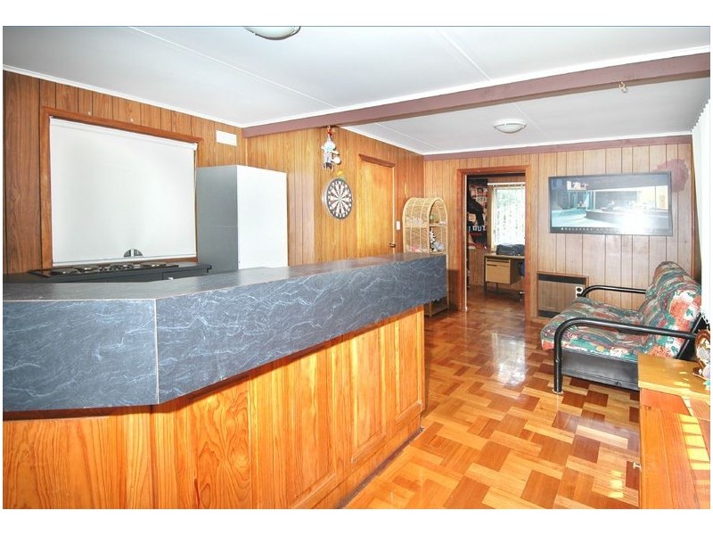 27 Hendricks Crescent, Jacana VIC 3047