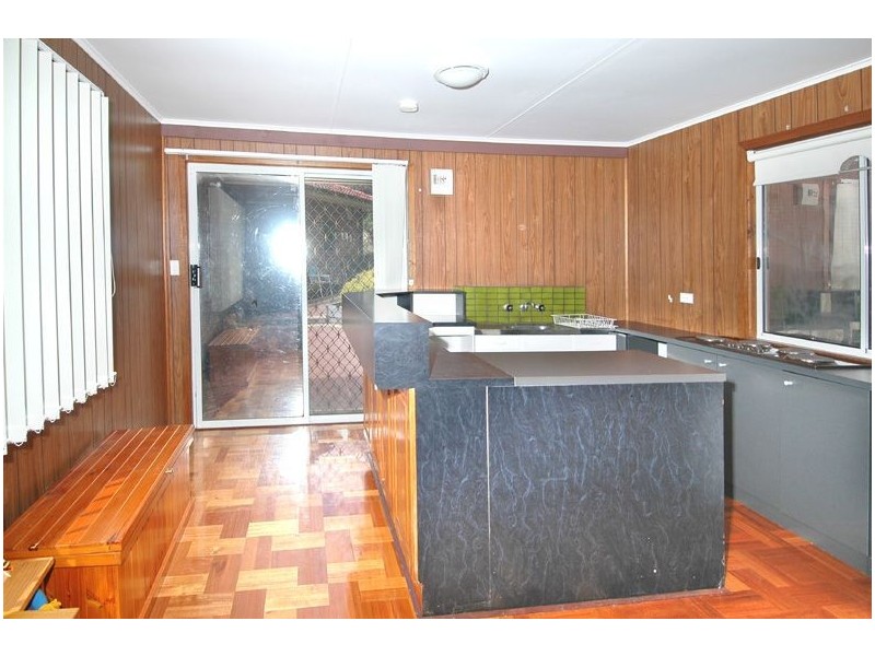 27 Hendricks Crescent, Jacana VIC 3047