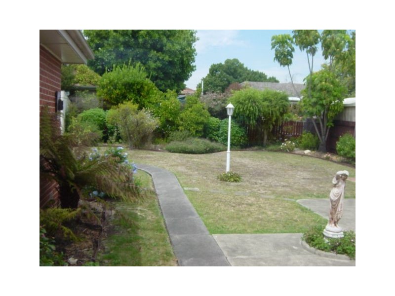 12 Columban Ave, Strathmore VIC 3041