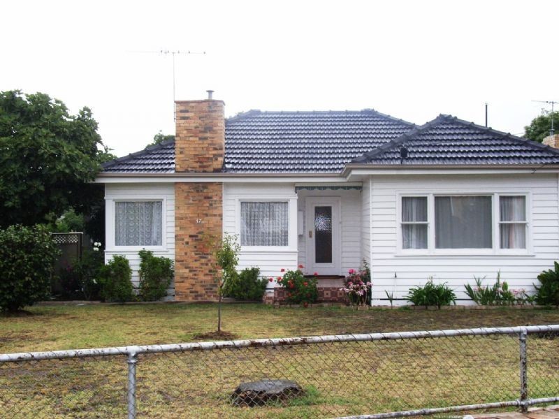 37 WINIFRED ST, Oak Park VIC 3046