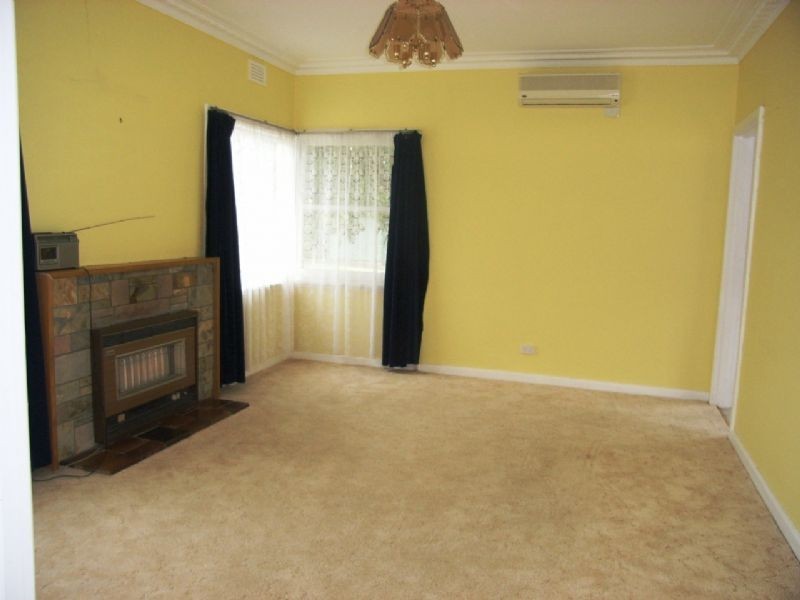 37 WINIFRED ST, Oak Park VIC 3046