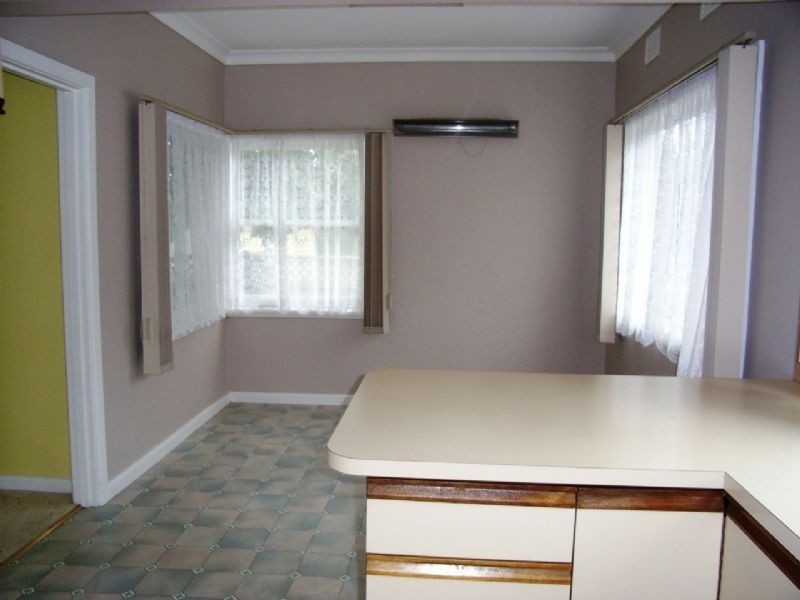 37 WINIFRED ST, Oak Park VIC 3046