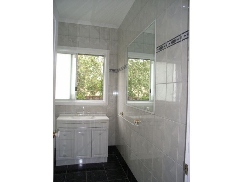 37 WINIFRED ST, Oak Park VIC 3046