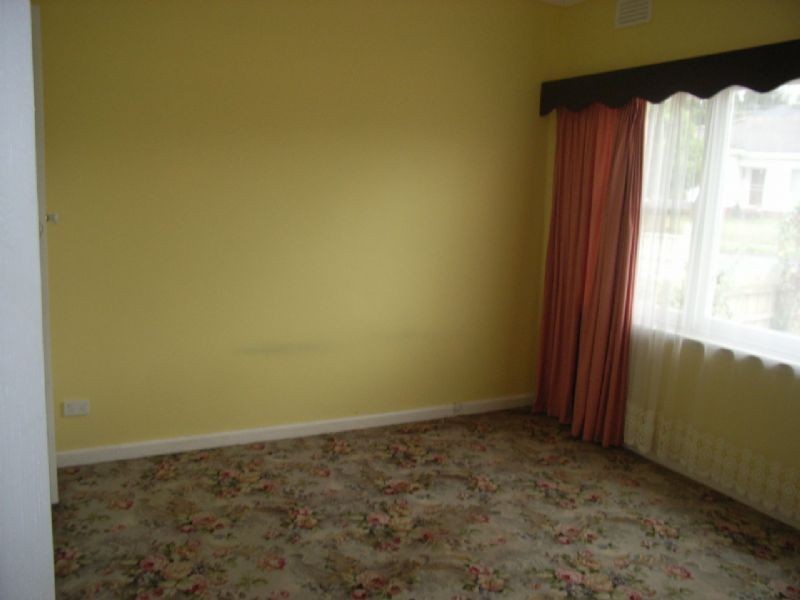 37 WINIFRED ST, Oak Park VIC 3046