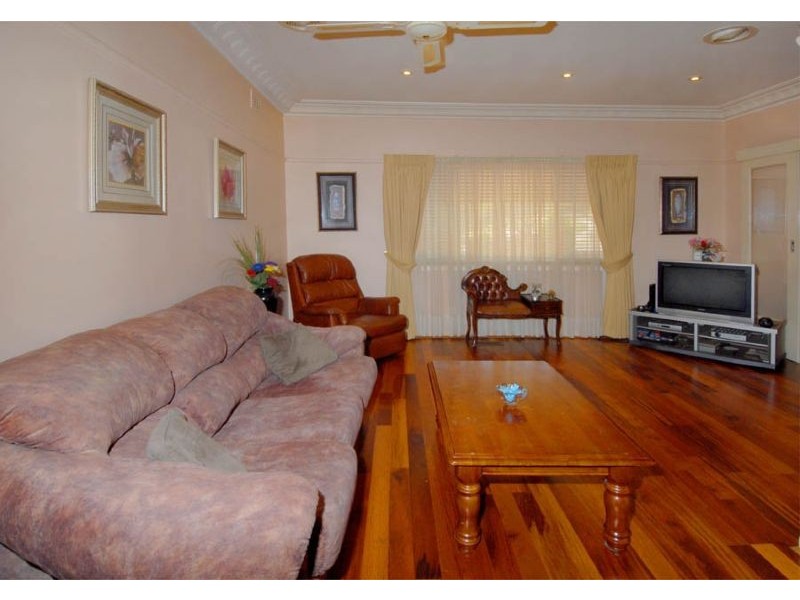 2 Strachan Street, Oak Park VIC 3046