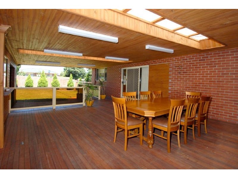 2 Strachan Street, Oak Park VIC 3046