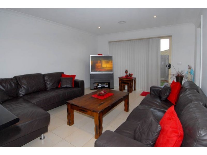 25/4-16 Melaleuca Drive, Meadow Heights VIC 3048