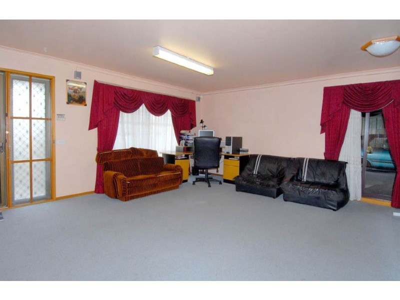 2 Camms Way, Meadow Heights VIC 3048