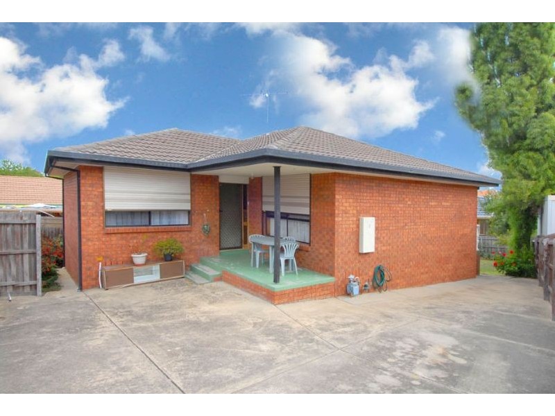 2/5 Nicholson Crescent, Meadow Heights VIC 3048