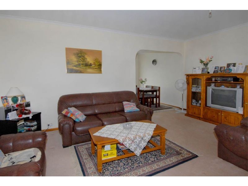 2/5 Nicholson Crescent, Meadow Heights VIC 3048