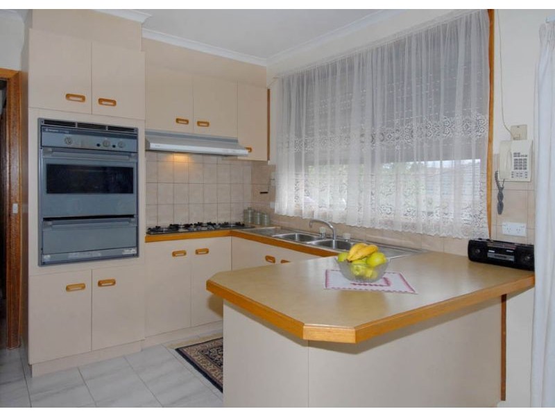 2/5 Nicholson Crescent, Meadow Heights VIC 3048