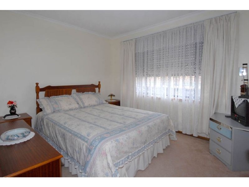 2/5 Nicholson Crescent, Meadow Heights VIC 3048