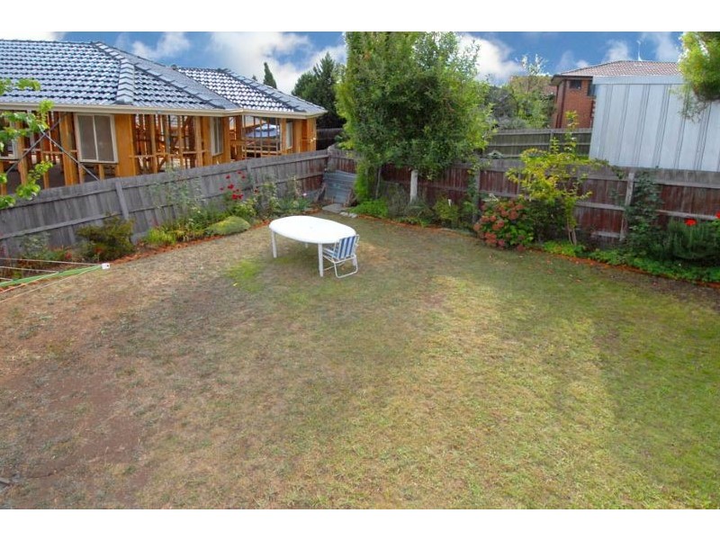 2/5 Nicholson Crescent, Meadow Heights VIC 3048