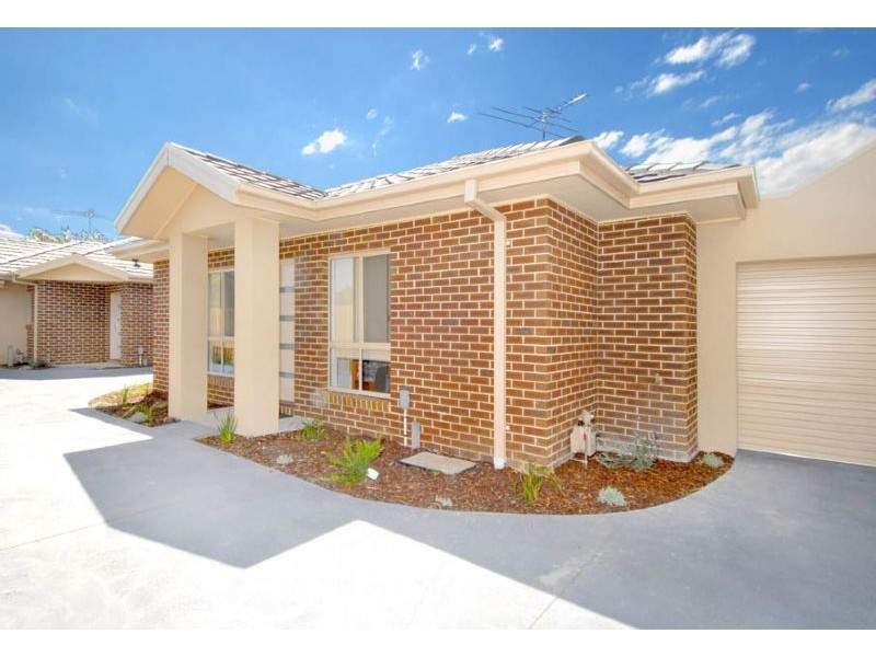 2/7 Leonard Avenue, Glenroy VIC 3046