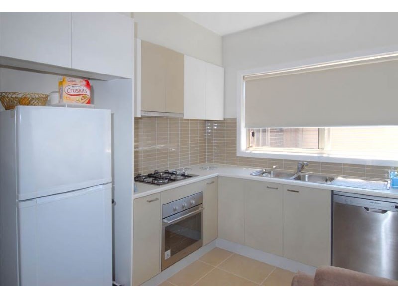 2/7 Leonard Avenue, Glenroy VIC 3046